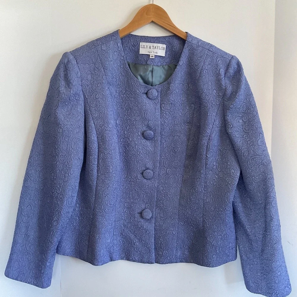 Lily & Taylor 2 Piece Skirt Suit Jacket Periwinkle Blue Jacquard‎ Round Neck 14